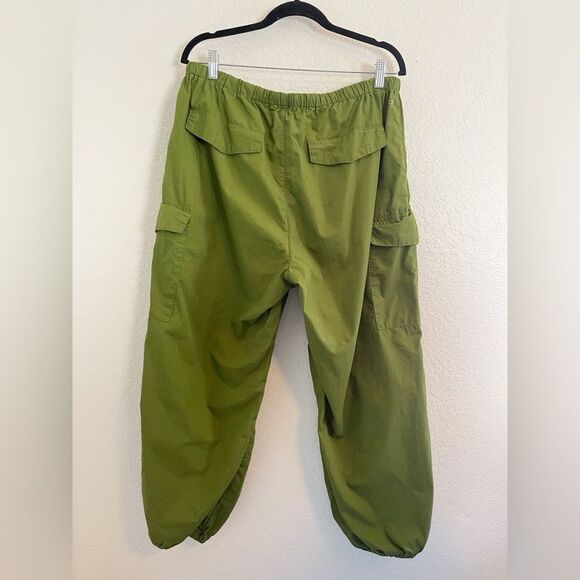Anthro Pilcro Olive Green Women's Cargo Parachute Pants. Large - Picture 3 of 9